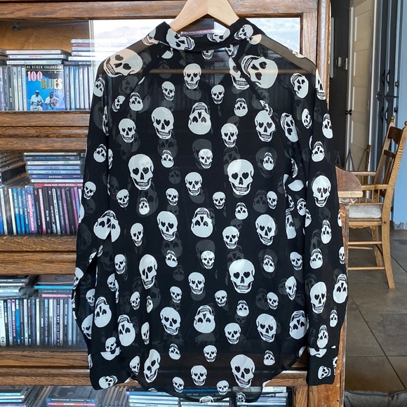 OCTOBER IS COMING Skull Motif “Fun and Flirt” Sheer High/Low Blouse Size Large - Picture 5 of 10
